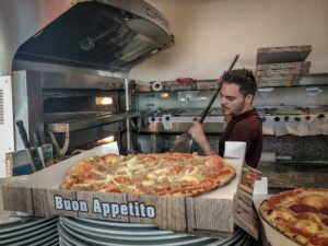 Pizzaiolo at Pizzeria Romantica - Best Pizza in Düsseldorf